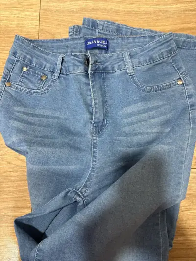 Jeans azul claro - miniatura 2