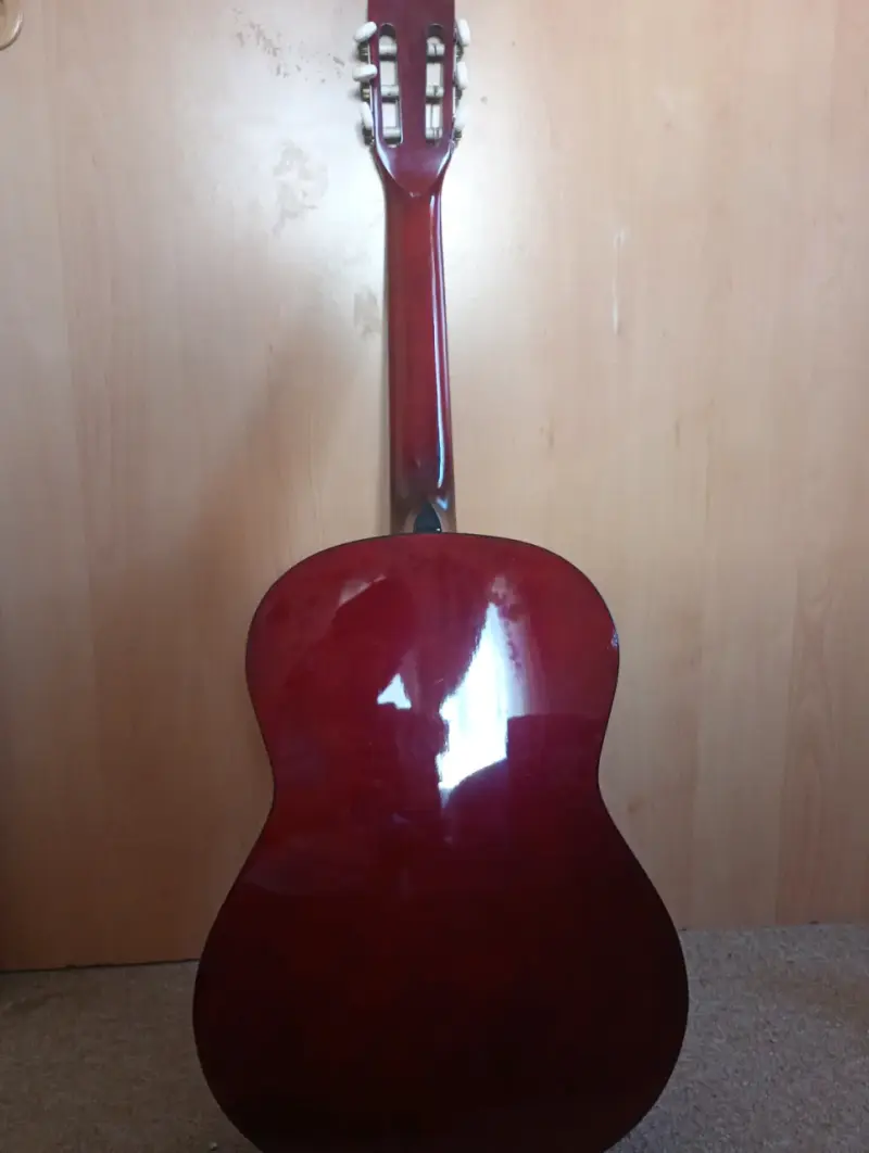 Guitarra clásica de madera - 2