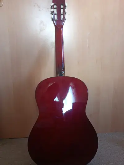 Guitarra clásica de madera - miniatura 2
