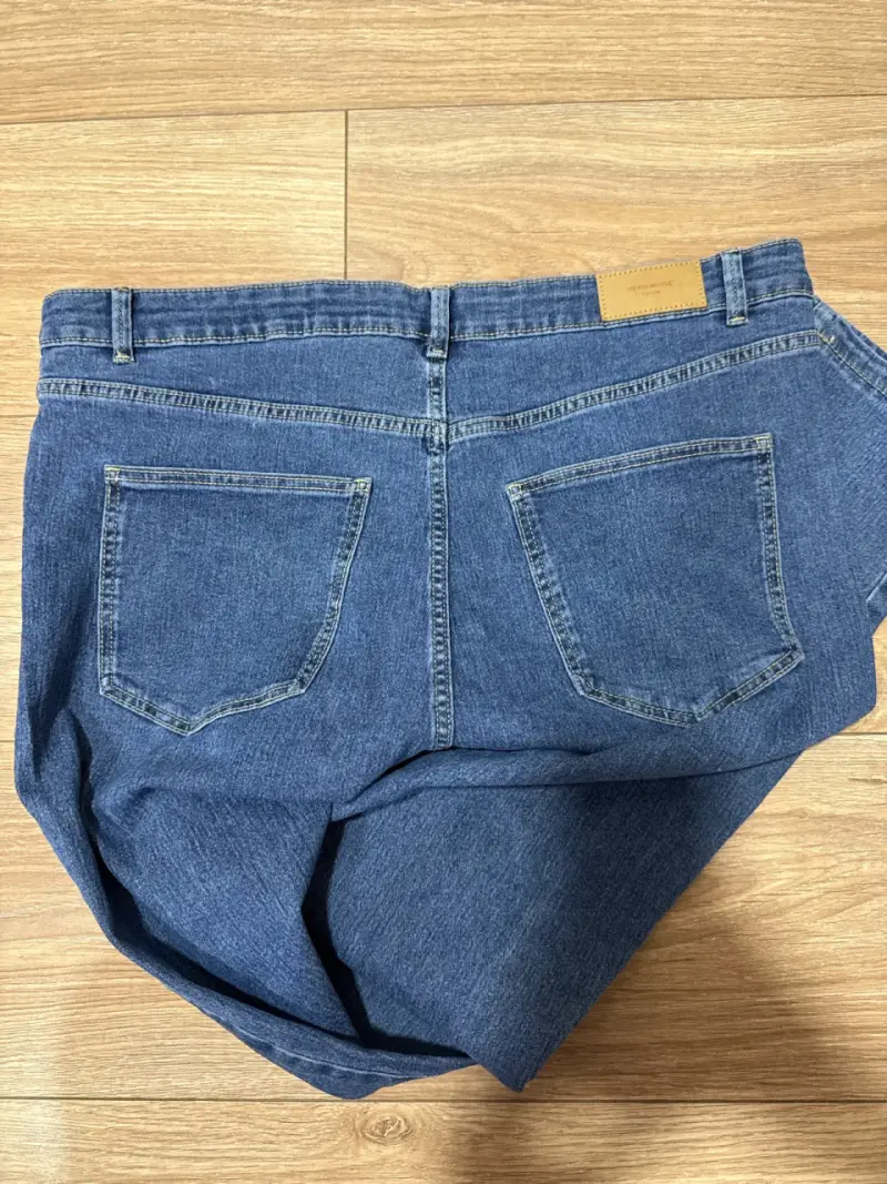 Jeans azul oscuro con etiqueta - 3