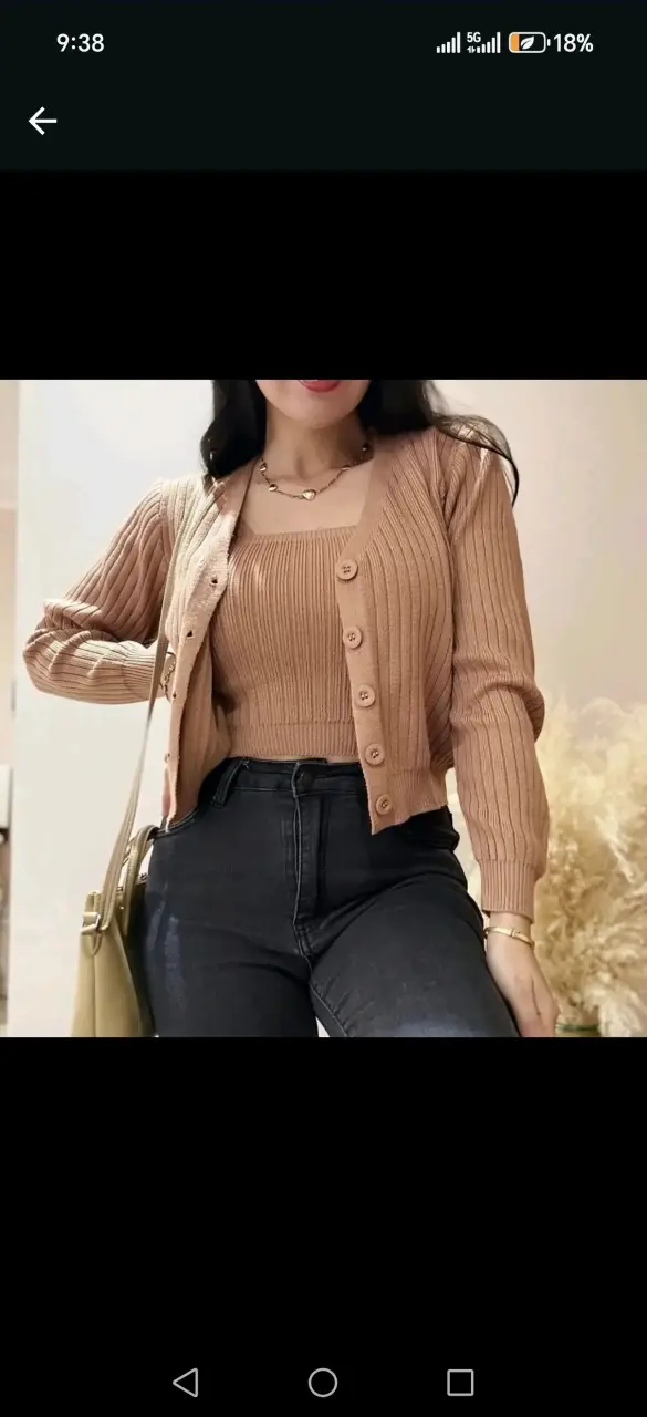 Conjunto suéter y top beige
