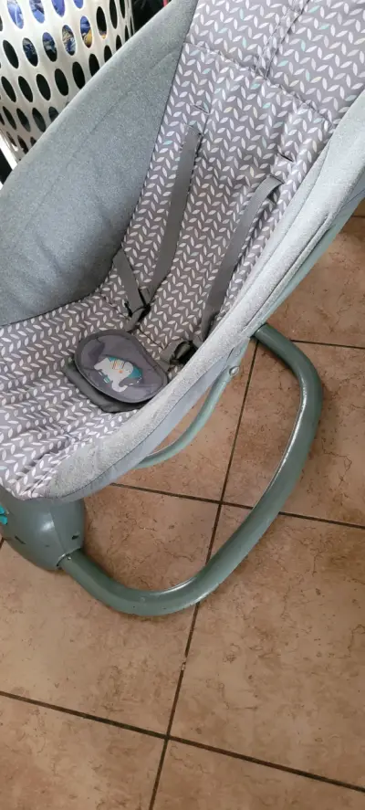 Silla mecedora para bebé - miniatura 1