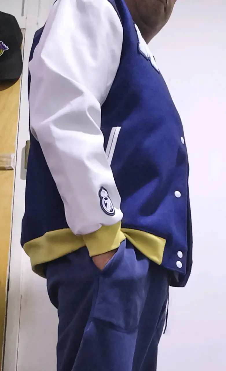 Chaqueta varsity azul con logo - 2