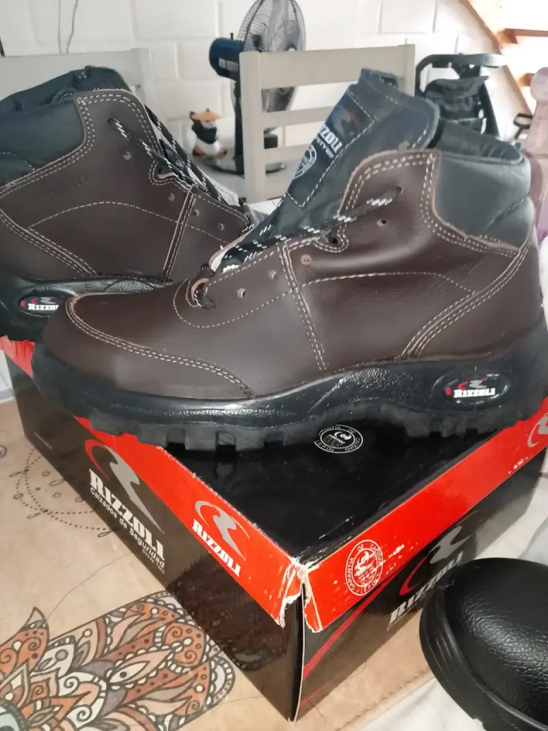 Botas de seguridad negras y cafes - 4