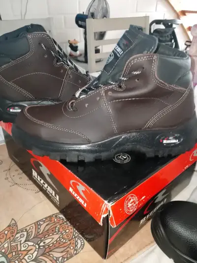 Botas de seguridad negras y cafes - miniatura 4
