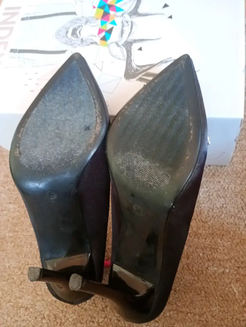 Tacones negros con lazo brillante - 5