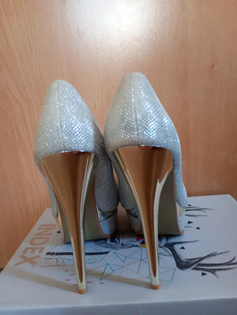 Tacones elegantes plateados - 4