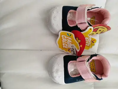 Zapato de bebé rosa y azul - miniatura 2