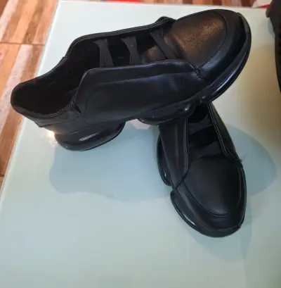 Zapatillas negras Stride Future - miniatura 2