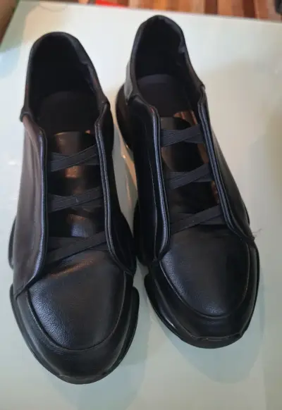 Zapatillas negras Stride Future - miniatura 4