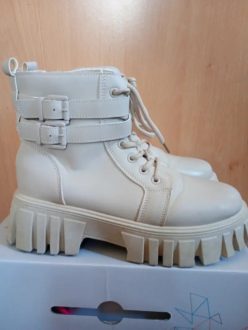 Botines beige de plataforma - 1