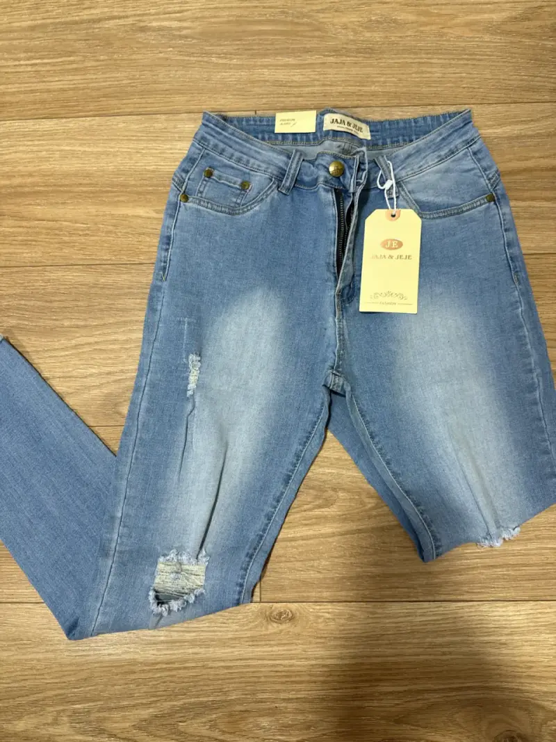 Jeans azul claro con etiqueta - 3