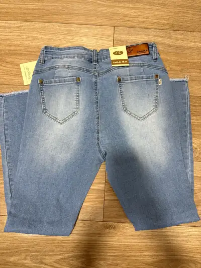 Jeans azul claro con etiqueta - miniatura 4