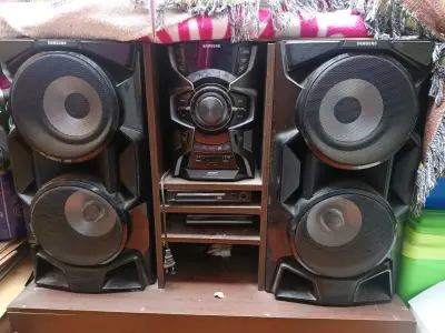 Equipo de sonido Samsung con parlantes - miniatura 1