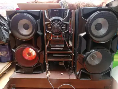 Equipo de sonido Samsung con parlantes - miniatura 3