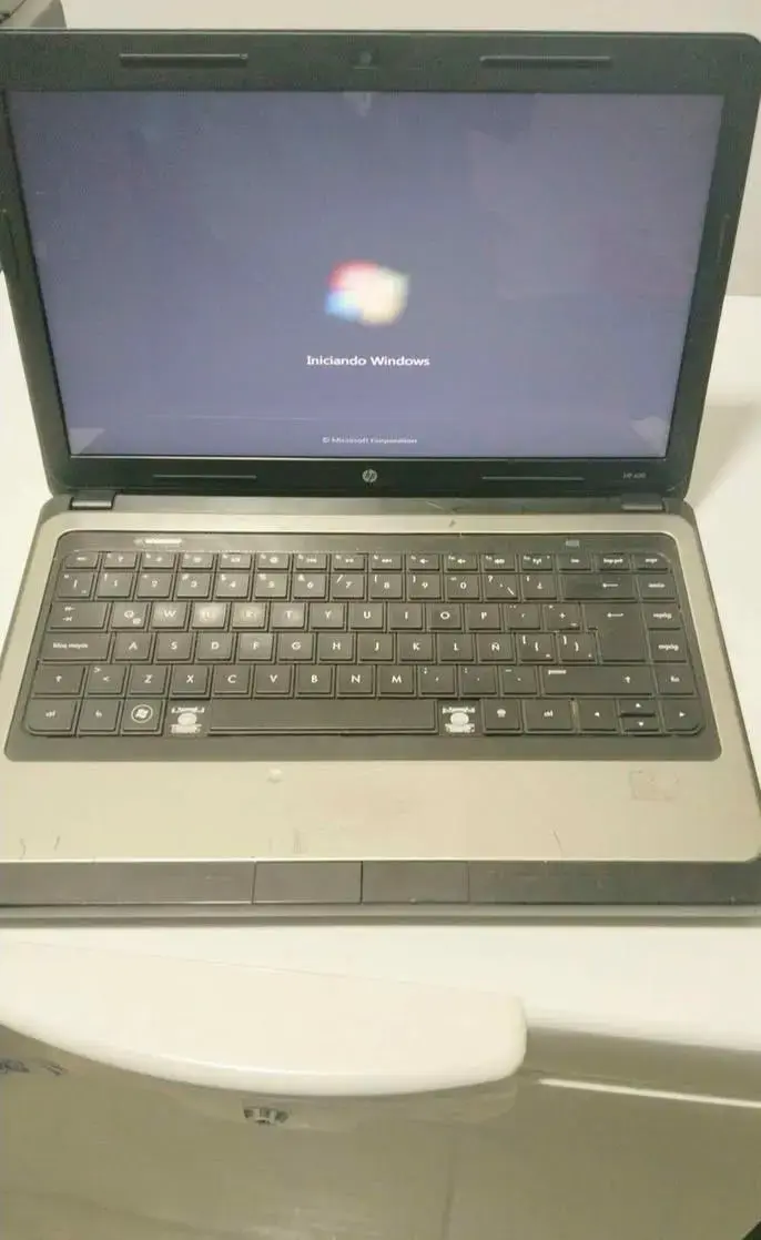 Laptop HP 630 funcionando - 2