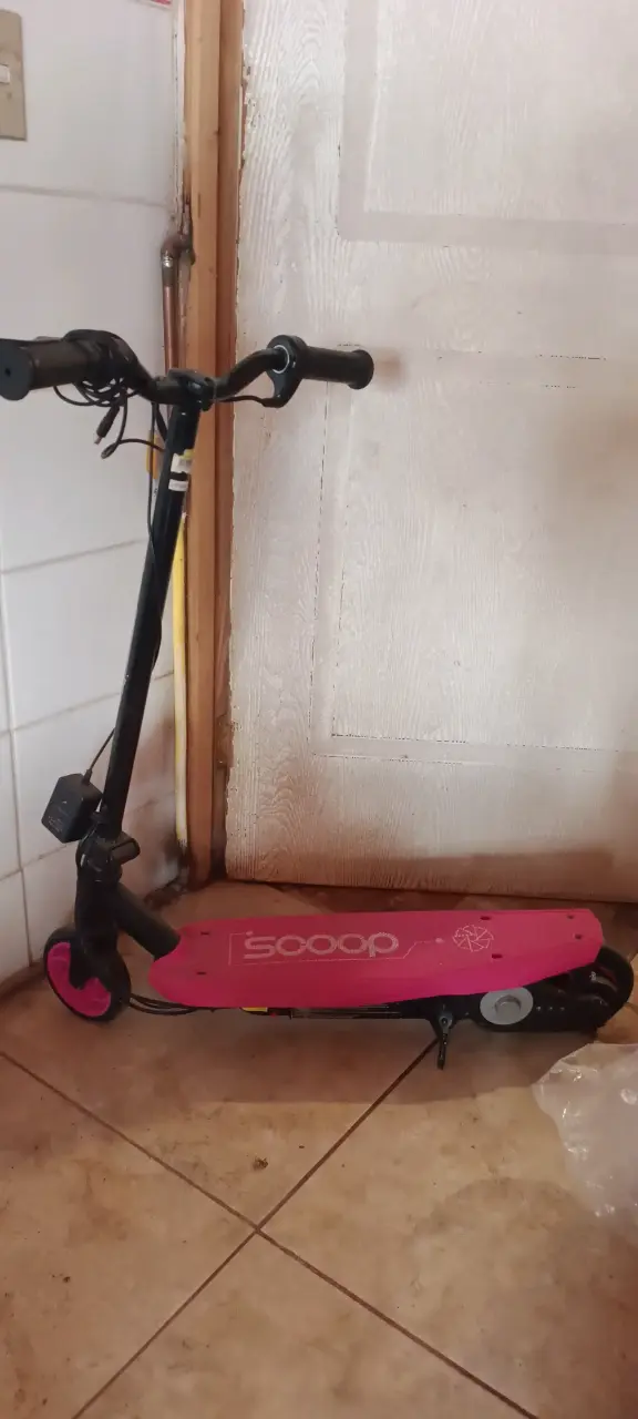 Scooter eléctrico rosado - 1