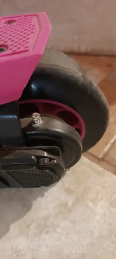 Scooter eléctrico rosado - miniatura 4