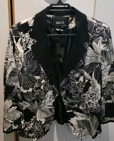 Blazer floral blanco y negro - miniatura 1