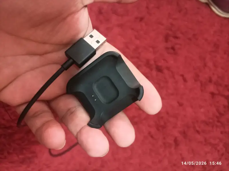 Smartwatch deportivo negro - 2