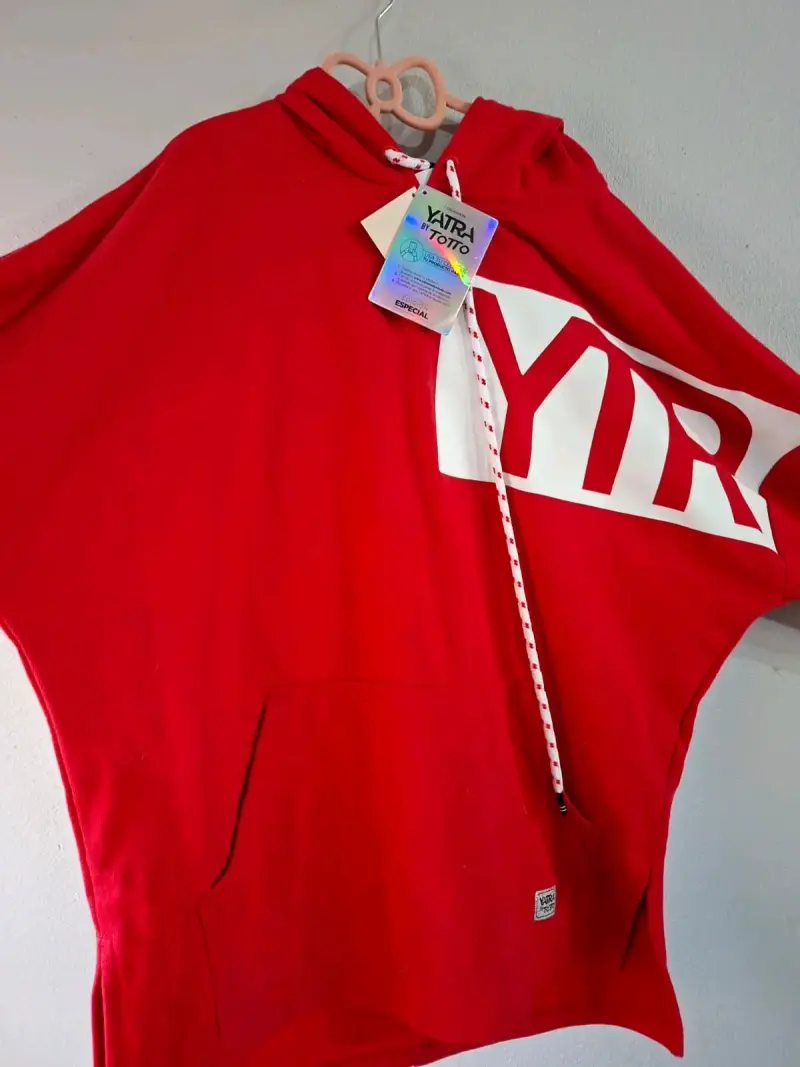 Polerón rojo Yatra Totto