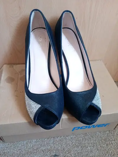 Tacones negros con brillo - miniatura 2
