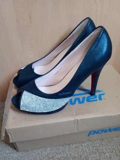 Tacones negros con brillo - miniatura 3