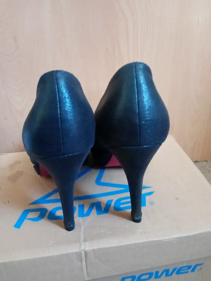 Tacones negros con brillo - 4