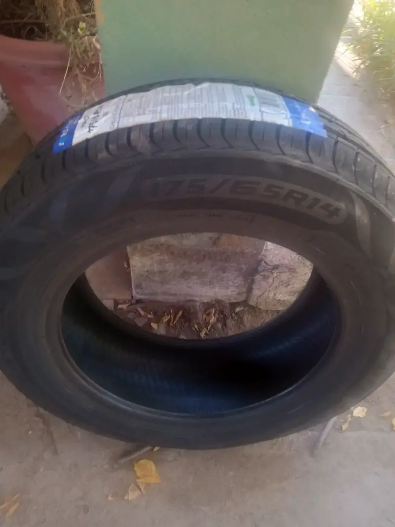 Neumático nuevo 175/65R14