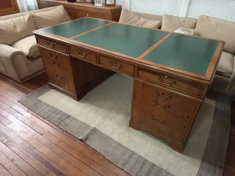 Escritorio de madera clásico madera-cuero