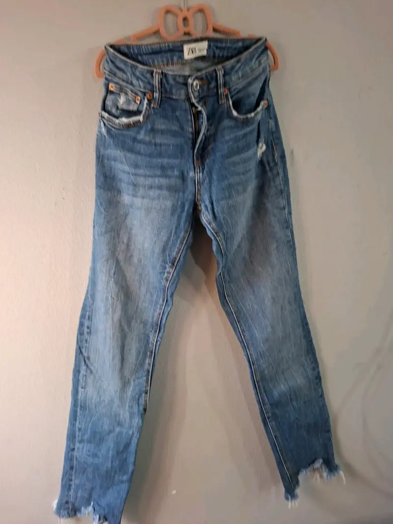 Jeans de mezclilla azul Zara
