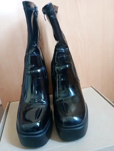 Botines negros de charol - miniatura 2