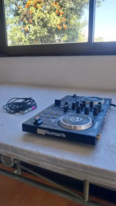Controlador DJ Numark Party Mix - miniatura 2