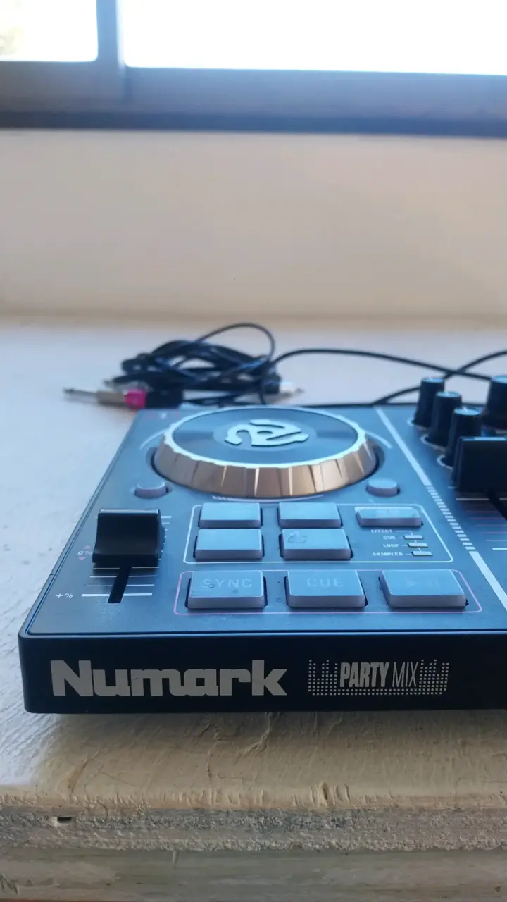 Controlador DJ Numark Party Mix - 4