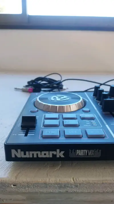 Controlador DJ Numark Party Mix - miniatura 4