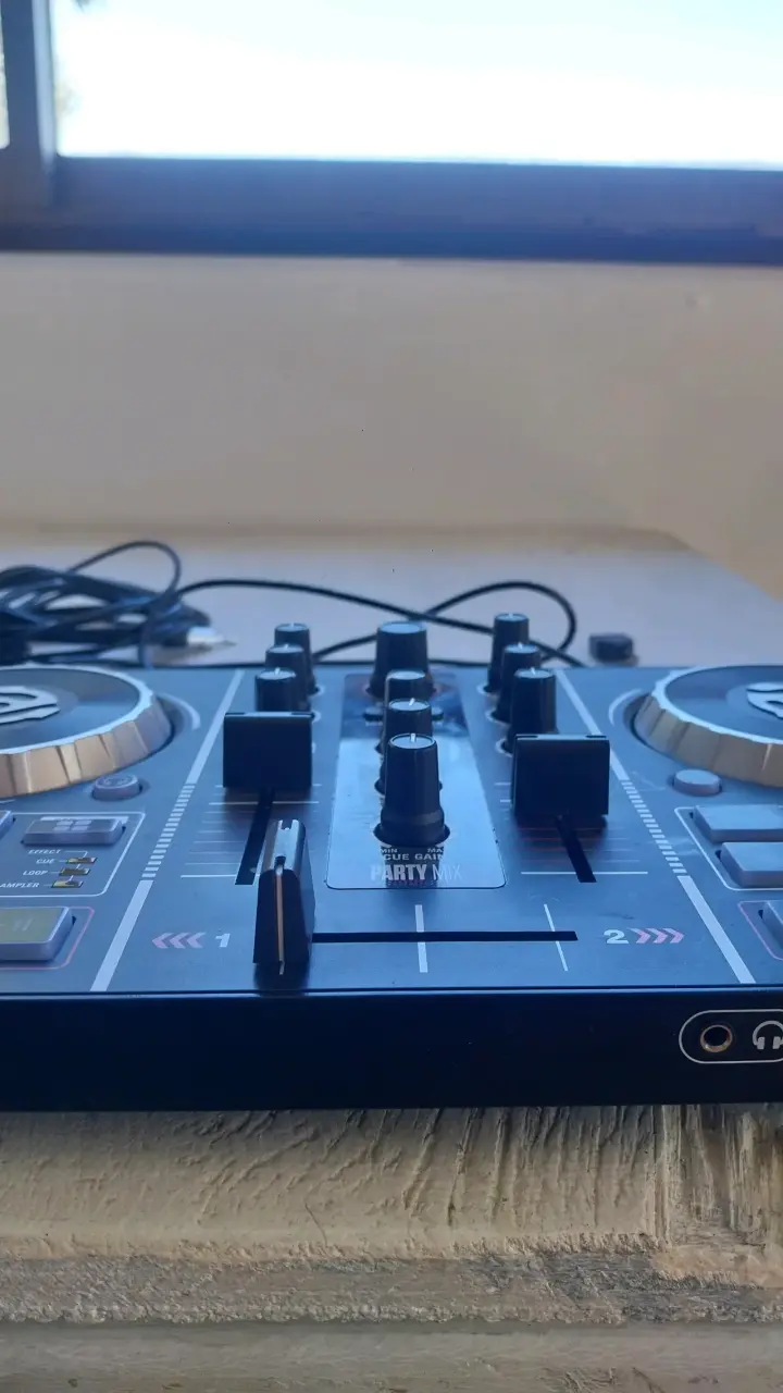 Controlador DJ Numark Party Mix - 5