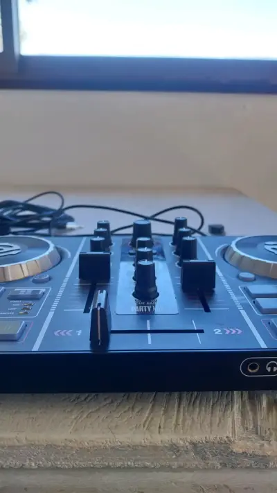 Controlador DJ Numark Party Mix - miniatura 5
