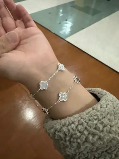 Pulsera de plata estilo van cleef blanca - miniatura 3