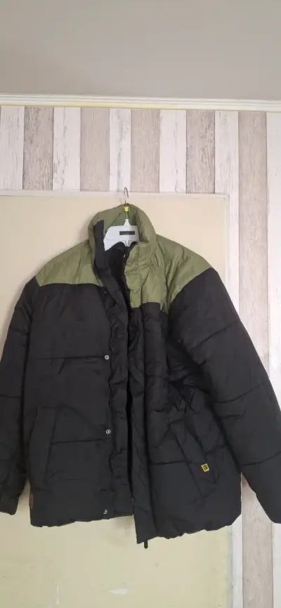 Parka negra y verde - miniatura 1