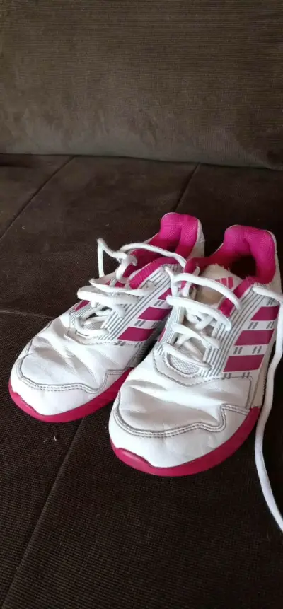 Zapatillas deportivas blancas y rosadas - miniatura 1
