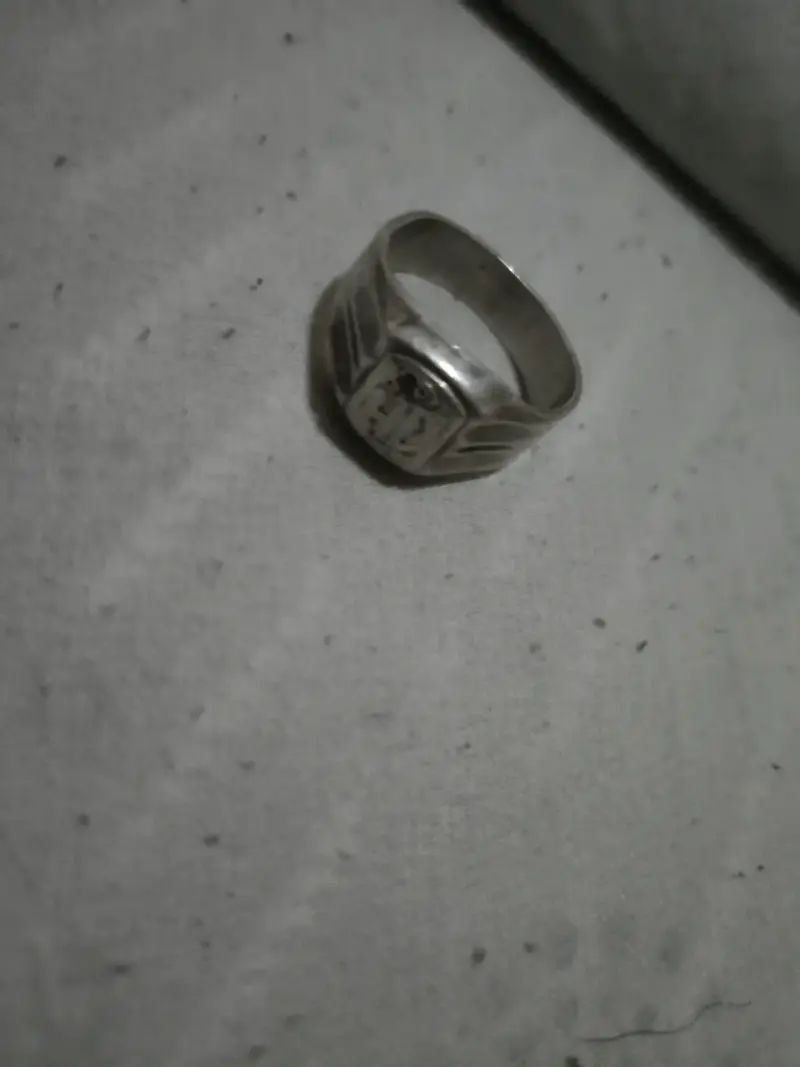Anillo de plata con detalle rojo - 2