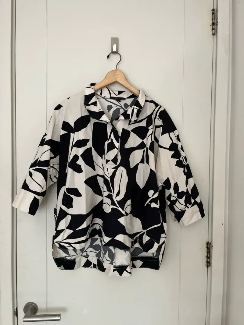 Blusa estampada blanco y negro