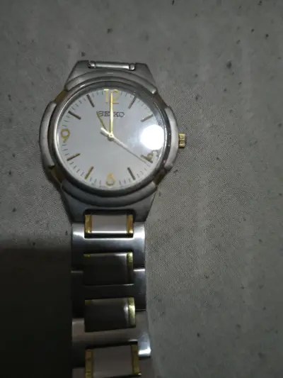 Reloj Seiko clásico metálico - miniatura 1