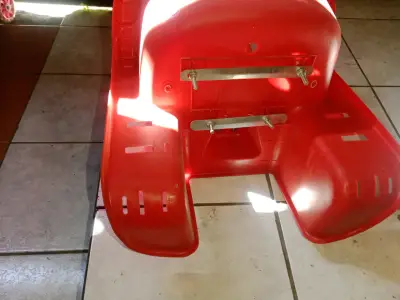 Silla de bebé para bicicleta roja - miniatura 5