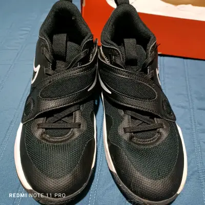Zapatillas deportivas negras nuevas - miniatura 2