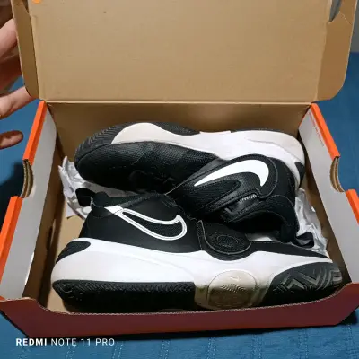 Zapatillas deportivas negras nuevas - miniatura 4
