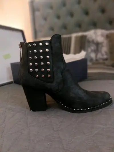 Botines negros con tachas - miniatura 3