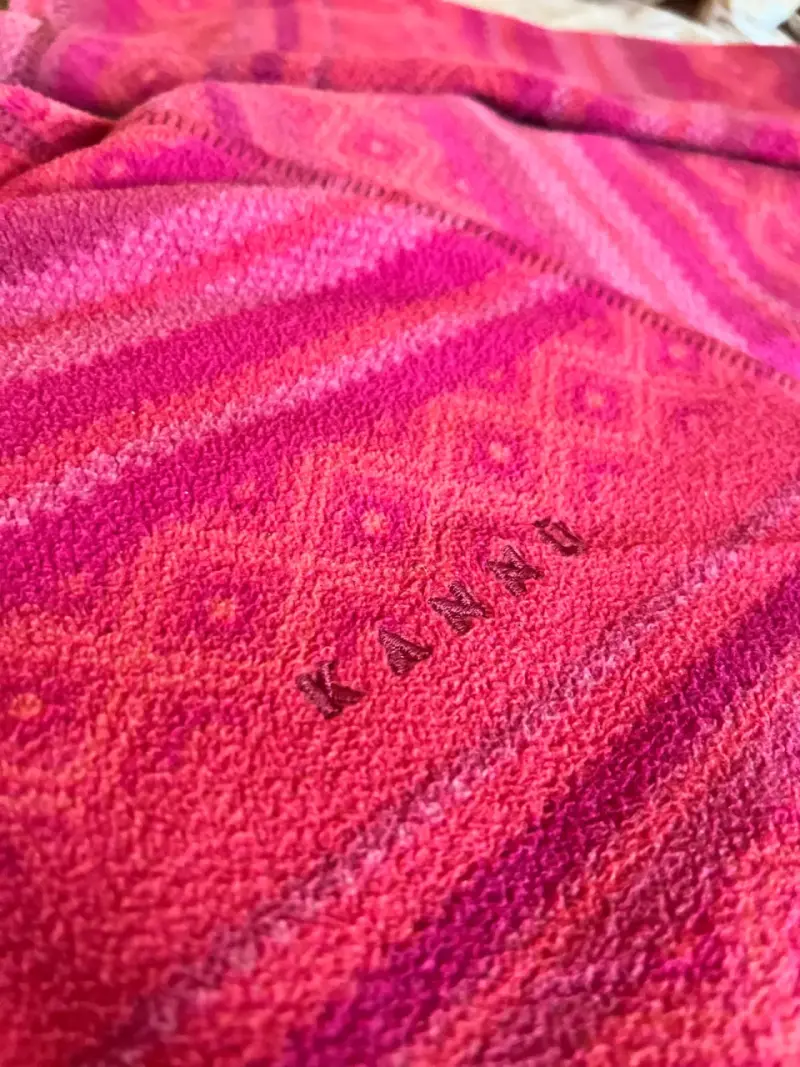 Polerón rosado Kannk con diseño - 3