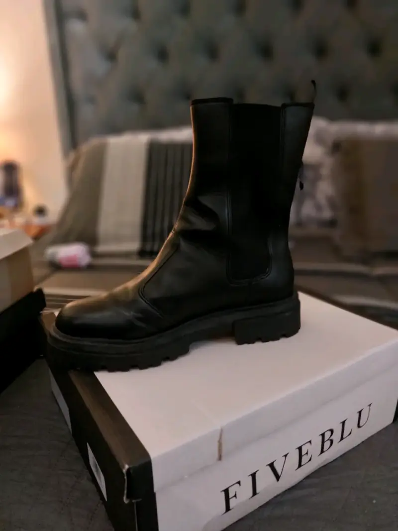 Bota negra de cuero Five Blu