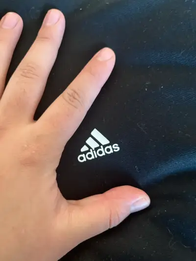 Chaqueta deportiva negra con logo - miniatura 2